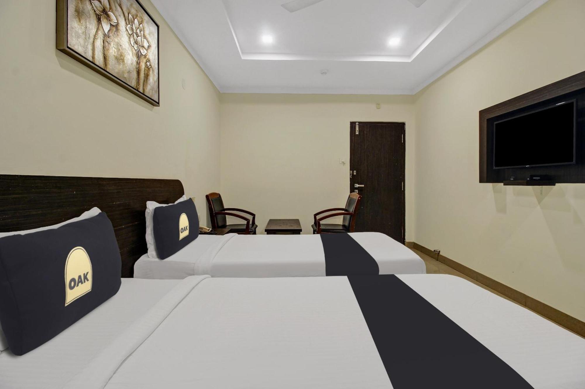 Super Townhouse Oak Lb Nagar Ramoji Hotel Hyderabad Eksteriør billede