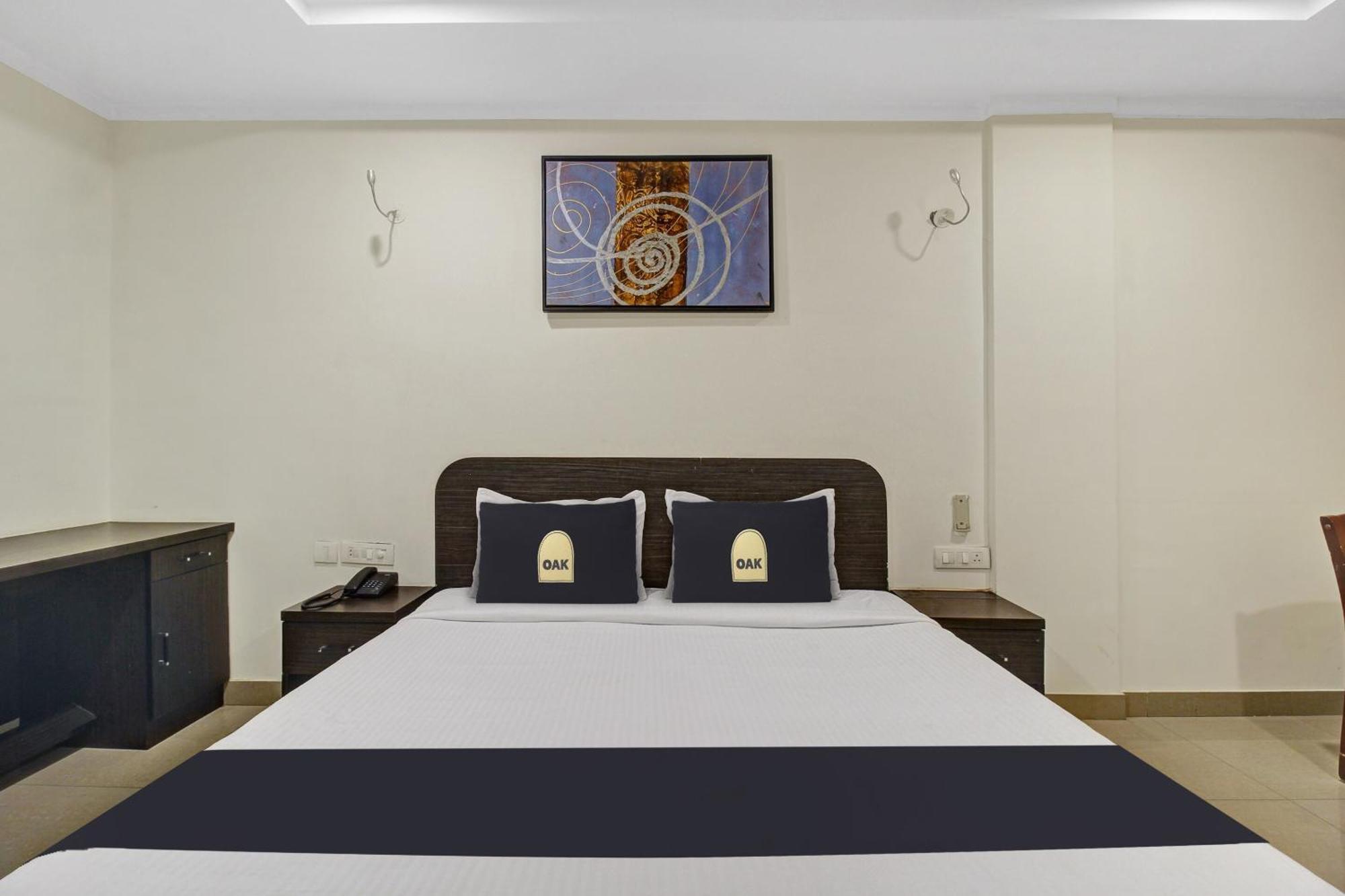 Super Townhouse Oak Lb Nagar Ramoji Hotel Hyderabad Eksteriør billede