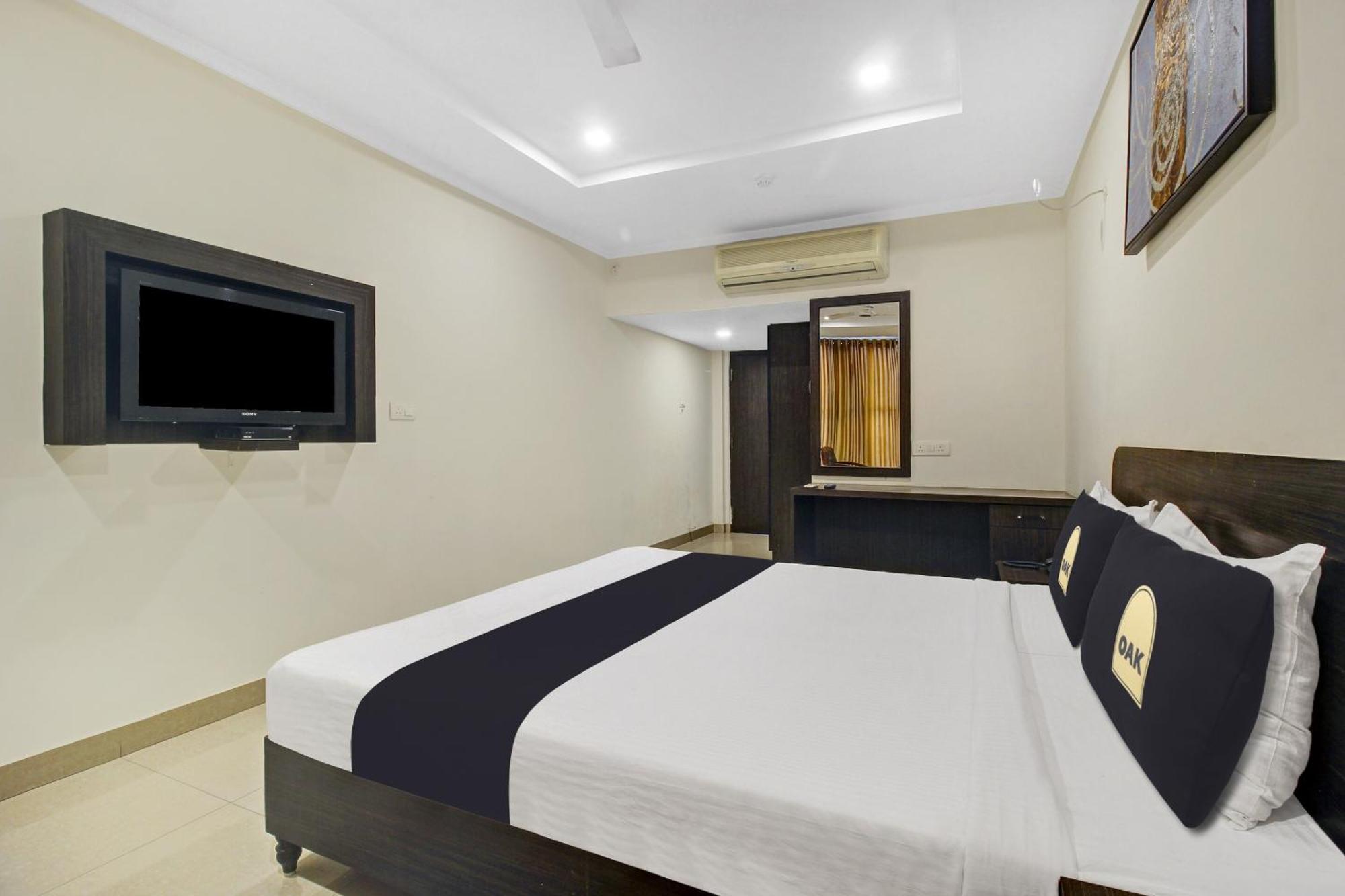 Super Townhouse Oak Lb Nagar Ramoji Hotel Hyderabad Eksteriør billede