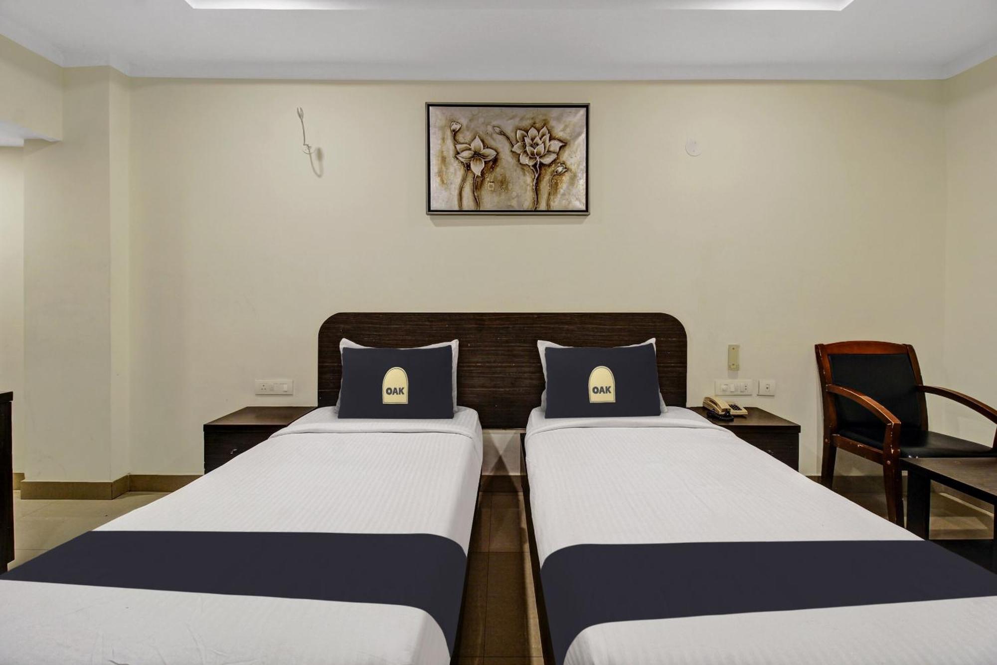Super Townhouse Oak Lb Nagar Ramoji Hotel Hyderabad Eksteriør billede