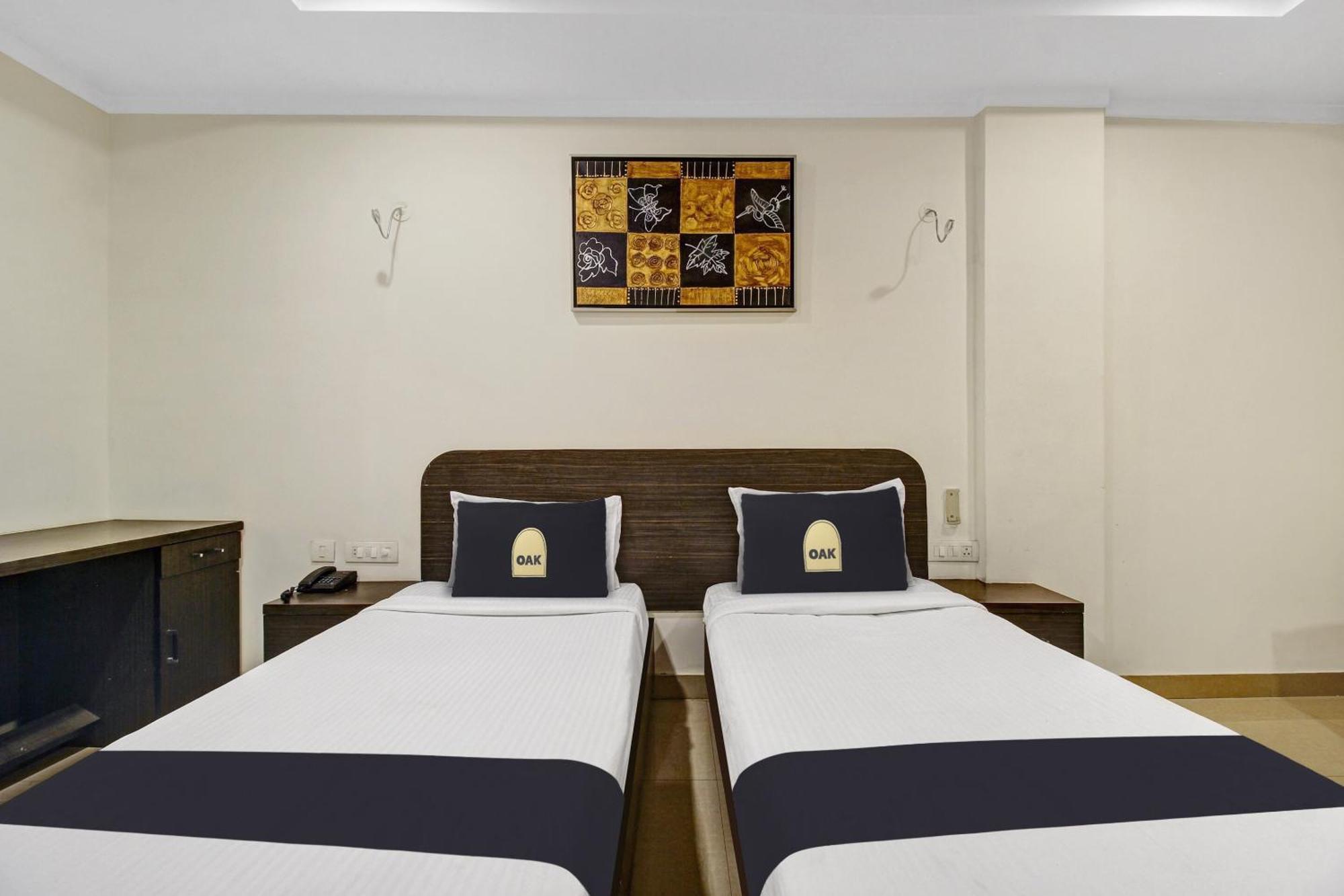 Super Townhouse Oak Lb Nagar Ramoji Hotel Hyderabad Eksteriør billede