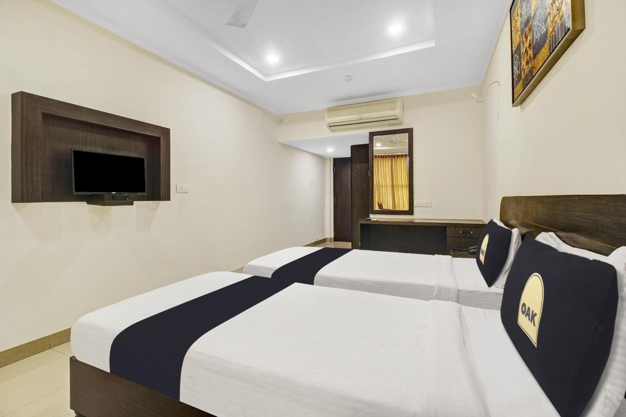 Super Townhouse Oak Lb Nagar Ramoji Hotel Hyderabad Eksteriør billede
