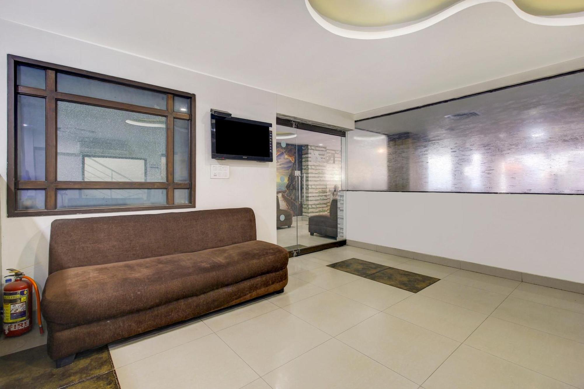 Super Townhouse Oak Lb Nagar Ramoji Hotel Hyderabad Eksteriør billede