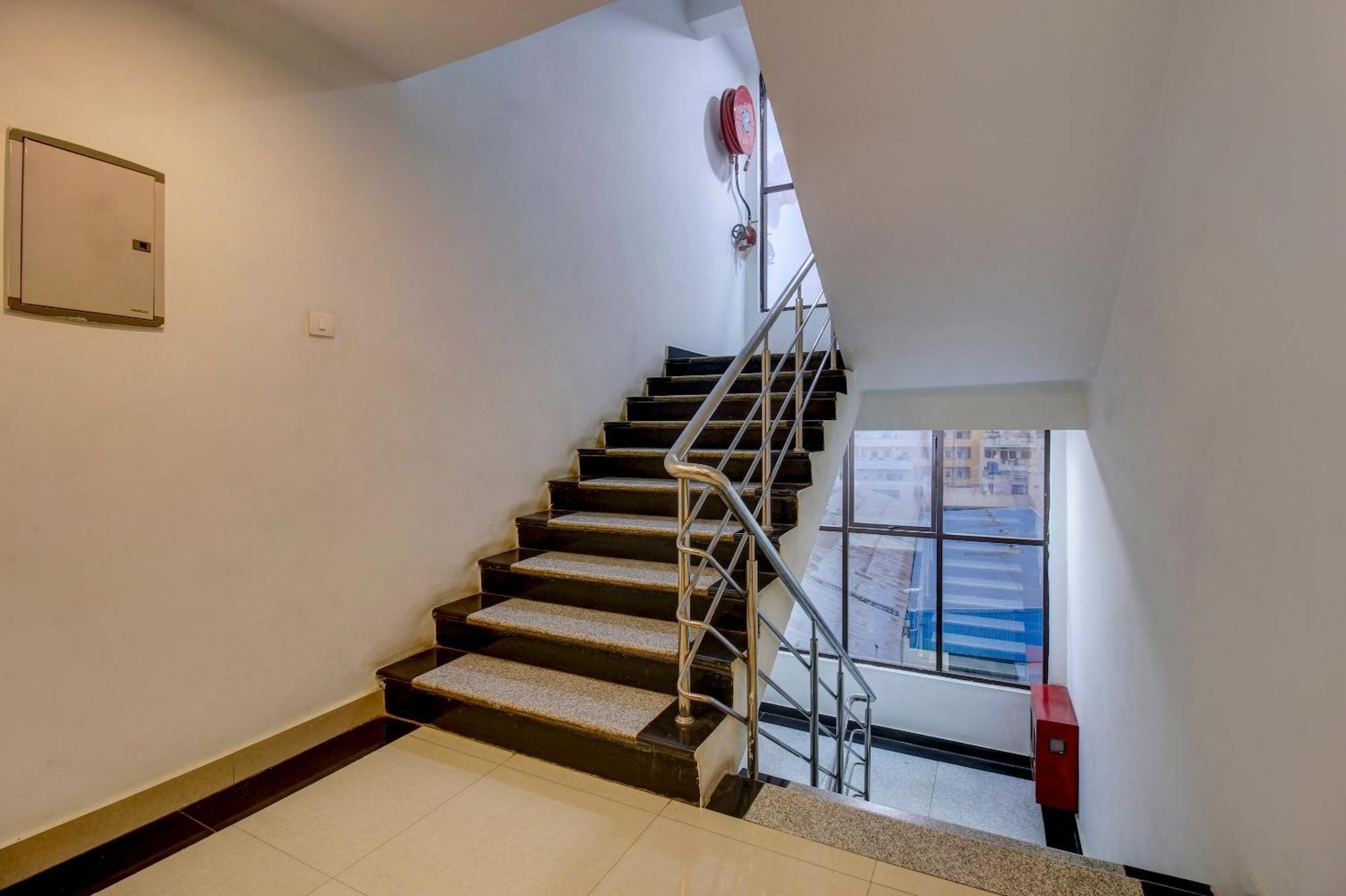Super Townhouse Oak Lb Nagar Ramoji Hotel Hyderabad Eksteriør billede